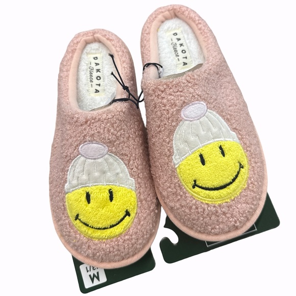 Dakota Fleece Girls Pink Fuzzy Slippers with Smiley Face Size Medium: 13/1
NWT - Picture 8 of 8